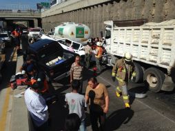 Esta carambola provocó el cierre de la circulación en dicha vialidad.  /