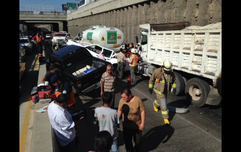 Esta carambola provocó el cierre de la circulación en dicha vialidad.  /