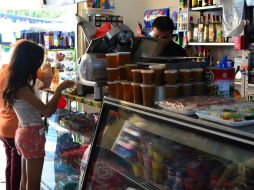 Las licencias que más solicitan los ciudadanos, son los de tiendas de abarrotes. ARCHIVO /