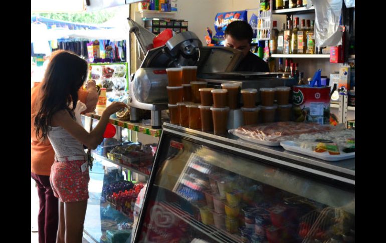 Las licencias que más solicitan los ciudadanos, son los de tiendas de abarrotes. ARCHIVO /
