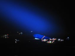 Autoridades creen que decenas de pasajeros podrían haber quedado atrapados dentro de la embarcación. AFP /