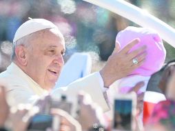 Humildad. El Pontífice escogió a personas de diferentes nacionalidades y religiones para la ceremonia de la llamada Semana Mayor. EFE /