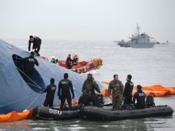 Las labores de búsqueda y rescate se veían complicadas el jueves por las fuertes corrientes marinas. AP /