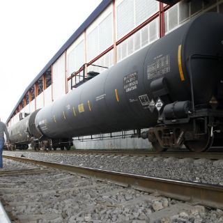 Migrantes siguen varados en 'La Bestia' en Tabasco