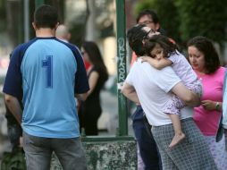 Realizaron una evacuación en el área de Pediatría, debido al pánico de los presentes. EFE /