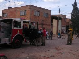 Bomberos acudieron al lugar para atender a los heridos.  /