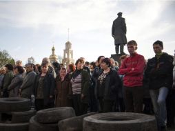 Manifestantes prorrusos participan en una protesta, situada en Slaviansk, Ucrania. EFE /