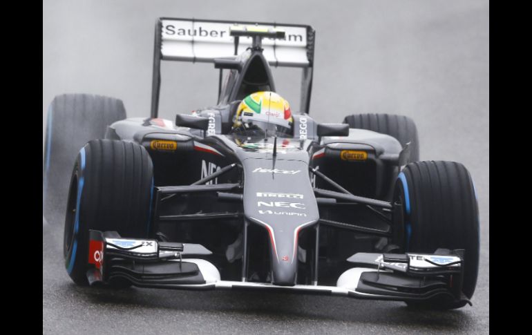 Gutiérrez indica que el freno por cable se puso en modo de seguridad y tuvo que luchar contra el cambio de equilibrio de la frenada. EFE /