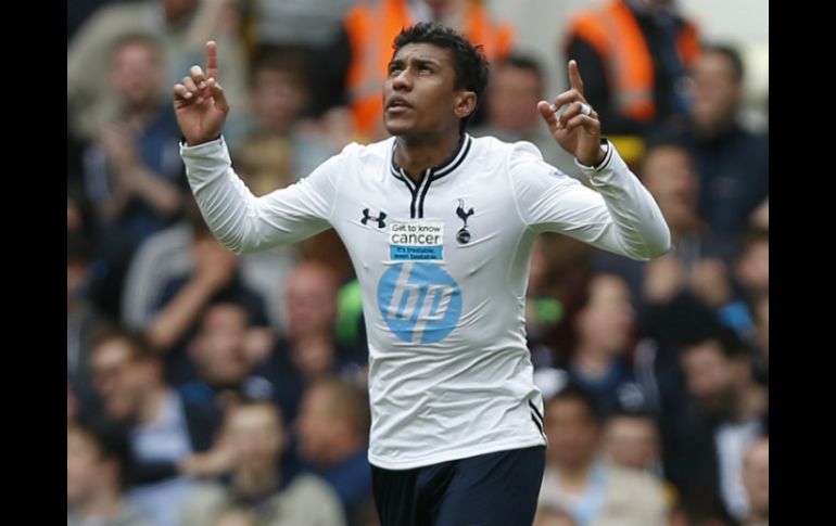 Paulinho pone por delante a los Spurs en el minuto 35. AP /