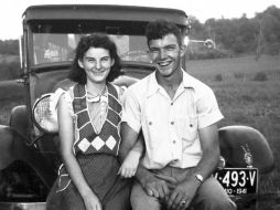 Helen y Kenneth Felumlee se casaron en 1944. Durante más de 70 años fueron inseparables. Tuvieron ocho hijos. AP /