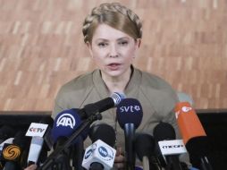 Yulia Timoshenko, ex primera ministra y candidata a la presidencia se reunió anoche con los insurgentes en el hotel Astoria de Donetsk. EFE /