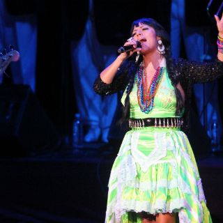 Lila Downs pone a bailar a los neoyorquinos en Town Hall