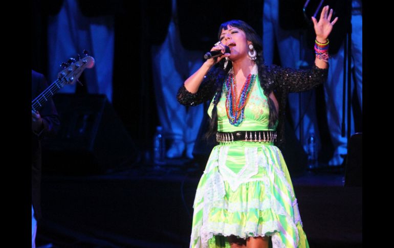 Downs hizo un hueco en su espectáculo para recordar a los millones de migrantes en Estados Unidos. ARCHIVO /