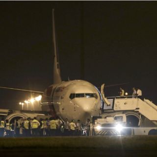 Avión de Malaysia Airlines aterriza de emergencia