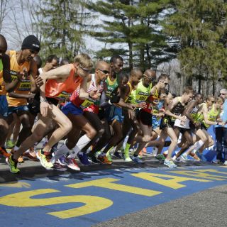 Maratón de Boston comienza un año después de los atentados