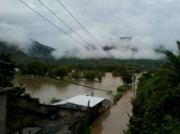 Habitantes niegan ayuda de los gobiernos municipal, estatal y federal. Foto:@SoyLeon_. ESPECIAL /