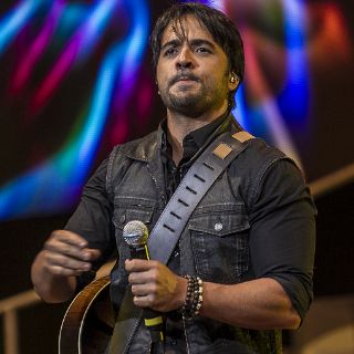 Luis Fonsi canta a dúo con Juan Luis Guerra