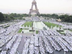 Dîner en Blanc, Paris.DÍNER EN BLANC  /
