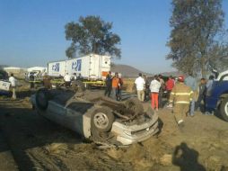 Bomberos de Tlajomulco atendiendo a las víctimas.  /