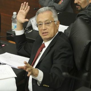 Bartlett pide que Lozano se retire de dictamen en telecomunicaciones