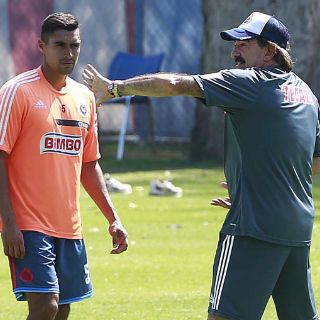 'Pato' Araujo lamenta tantos cambios en Chivas