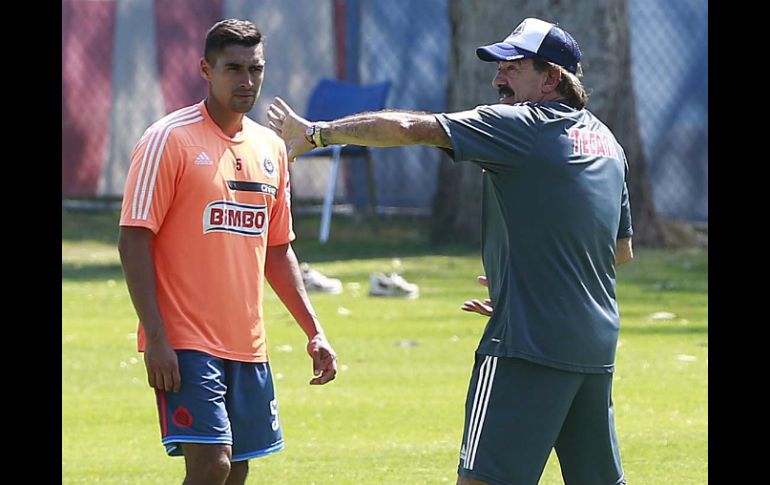 Araujo espera poder iniciar el próximo certamen con La Volpe en el banquillo.  /