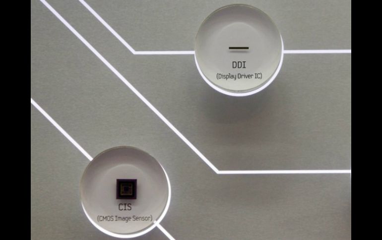 Schneider Electric desarrolla 'nanochips' de identificación que llevan los empleados en portatarjetas. ARCHIVO /