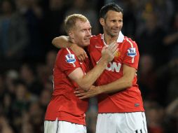 Giggs y Scholes (i) formaron parte de la ''Clase del 92'' y ahora darán rumbo a los Red Devils. ARCHIVO /