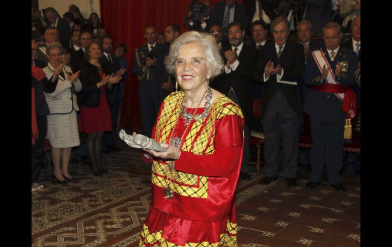 Elena Poniatowska recibe el Premio Cervantes 2013 en España. AFP /