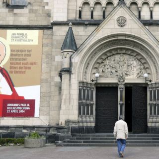 Difundirán en cines de México canonización de Papas