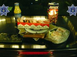 Se les aseguró el arma blanca, así como 774 pesos en efectivo, un paquete de cigarros y dos jugos. ESPECIAL /