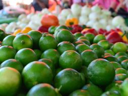 El limón y la cebolla son dos de los productos que registran retroceso en sus precios. ARCHIVO /