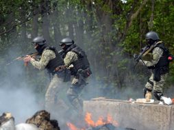 Rusia inicia maniobras militares en la frontera con Ucrania en respuesta a la ''operación antiterrorista'' lanzada por Kiev. AFP /