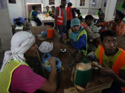 Activistas han mostrado preocupación por la forma en que se explota a los trabajadores en ese país. AP /