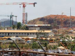 La construcción del tercer juego de esclusas, con un retraso de 14 meses, sufrió una otra demora por huelga de los mismos trabajadores. EFE /