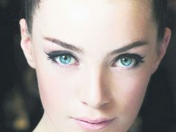 Mirada cautivadora. El eyeliner oscuro es un must para crear el efecto de ojos más grandes. ESPECIAL /