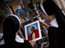 El mundo católico permanece a la espera de la canonización de Juan Pablo II y Juan XXIII.  /