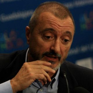 Las armas de Pérez-Reverte