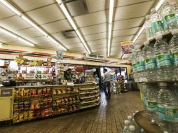 Aunque los montos que se obtienen por estos robos son bajos, la frecuencia con que se cometen prende las alarmas. ARCHIVO /