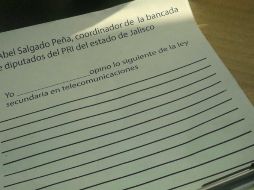 En boletas, ciudadanos expresan al coordinador de los diputados del PRI sus opiniones sobre la ley. TOMADA DE @Yosoy132GDL  /