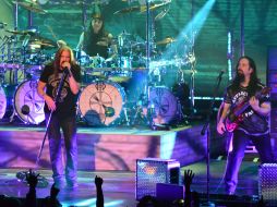 Aplausos y gritos ensordecedores brindaron los tapatíos a esta banda en su último concierto como parte de esta gira.  /