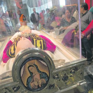 Abarrotan iglesias del mundo para celebrar a los dos Papas