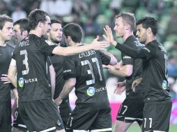 El delantero nacido en Cancún, Carlos Vela (11), anotó su gol número 14 del torneo, donde además ha repartido 11 asistencias. EFE /