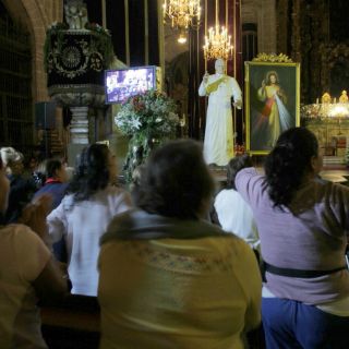 Mexicanos celebran canonización de Juan Pablo II y Juan XXIII