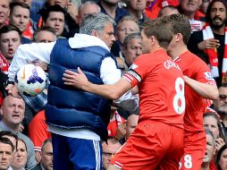 El equipo de Jose Mourinho le arrebata a los Reds la posibilidad de sentenciar la liga. AFP /