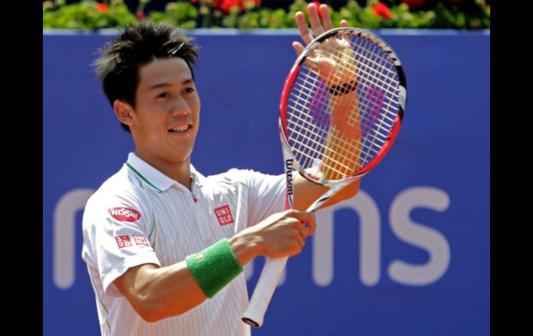Kei Nishikori obtiene su primer trofeo en tierra batida y el quinto de su carrera. EFE /