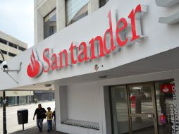 Sugieren a la gente que pretende realizar operaciones en bancos prever el jueves, primero de mayo, fechado como día inhábil. ARCHIVO /