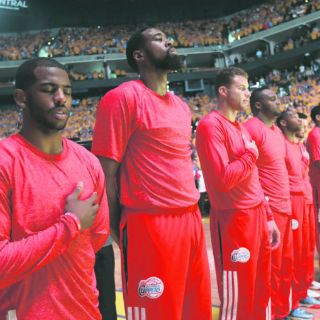 Warriors golpea a Clippers en medio de la tormenta