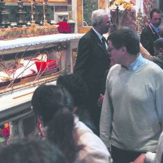 Mundo católico venera a sus nuevos santos Juan Pablo II y Juan XXIII