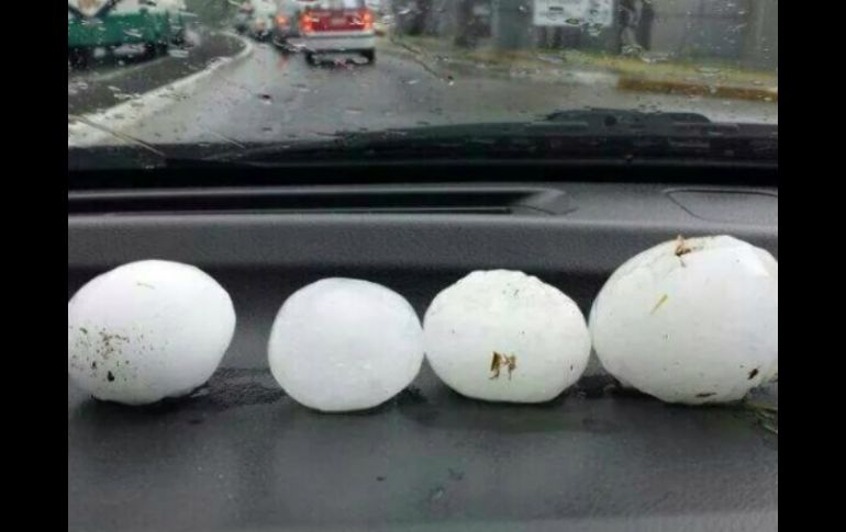 Este fenómeno azotó la capital de Veracruz, sorprendiendo a los vecinos. ESPECIAL /